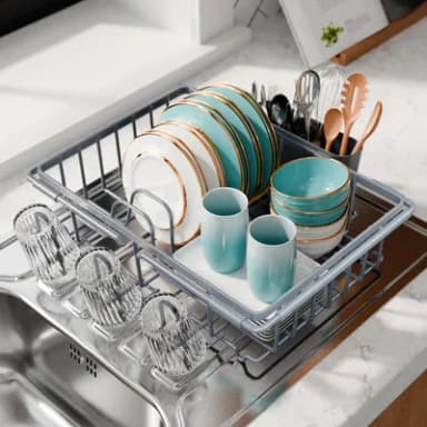 Sakugi Dish Drainer Rack – Space-Saving Extendable Stainless Steel Dish Drying Rack for Kitchen, Fits Draining Board or Sink, with Cutlery and Cup Holders, 39 x 25 x 8 cm 3 colours