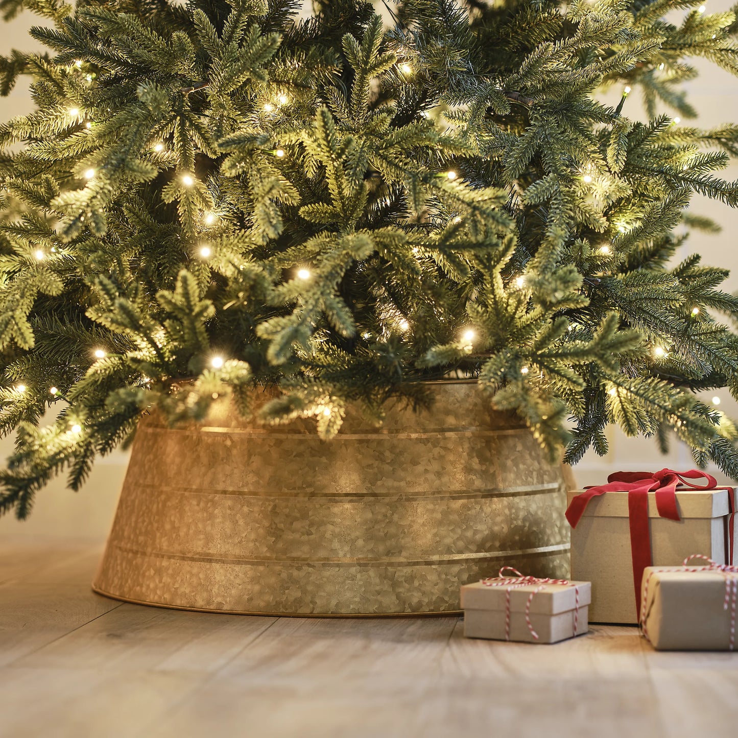 Gold effect Metal Tree skirt Christmas tree stand 68cm