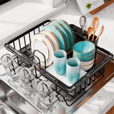 Sakugi Dish Drainer Rack – Space-Saving Extendable Stainless Steel Dish Drying Rack for Kitchen, Fits Draining Board or Sink, with Cutlery and Cup Holders, 39 x 25 x 8 cm 3 colours