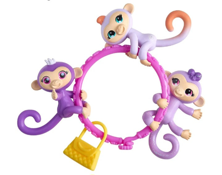 Fingerlings 5 Piece Bracelet, Figures and Charm (Random Character Provided)