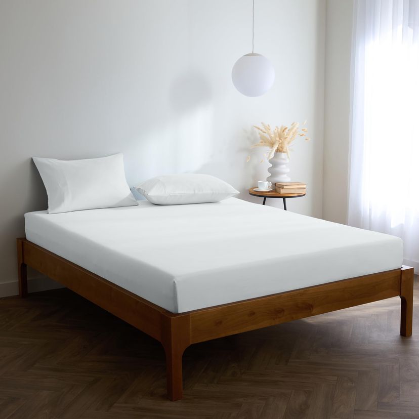 Ultra Soft Double Fitted Sheet 135x190cm - Deep 30cm Pockets, Fade & Wrinkle Resistant, White