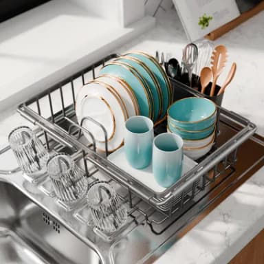 Sakugi Dish Drainer Rack – Space-Saving Extendable Stainless Steel Dish Drying Rack for Kitchen, Fits Draining Board or Sink, with Cutlery and Cup Holders, 39 x 25 x 8 cm 3 colours